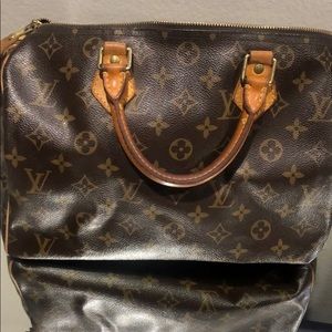 Louis Vuitton Speedy 30 handbag.